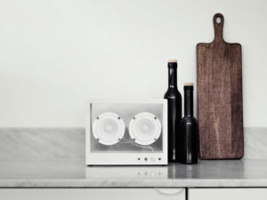 transparen sound bijeli stakleni zvučnik veličine s lifestyle